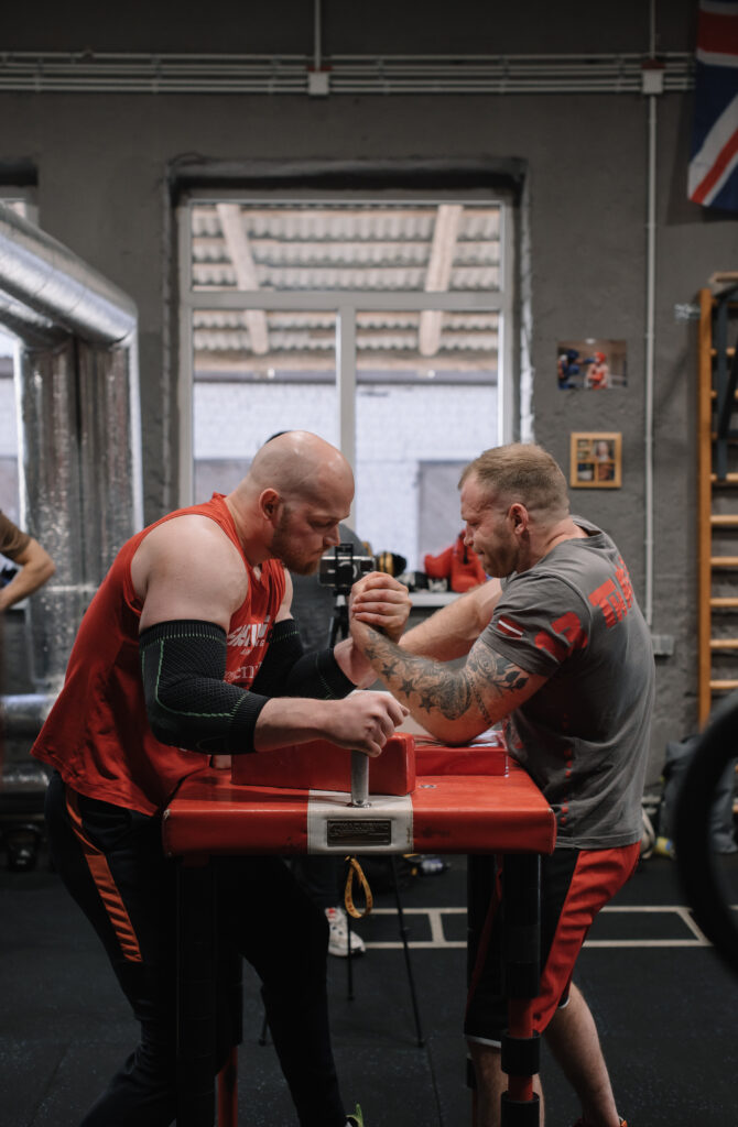 13th round armrestlings